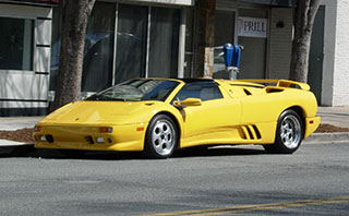 yellow Lamborghini Diablo