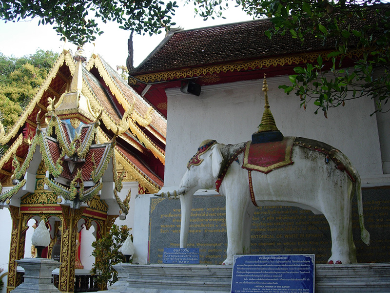 Annie's sisters' trip to Thailand